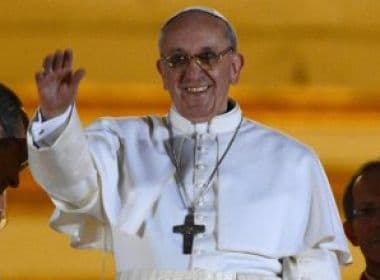 ‘Português é espanhol mal falado’, diz papa em encontro com presidente da Comissão Europeia