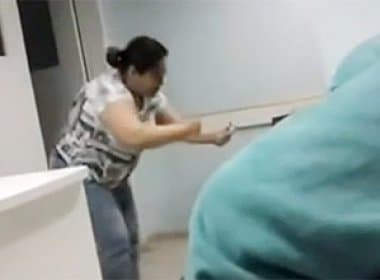 Pediatra que se recusou a atender duas crianças é afastada; vídeo mostra descontrole da profissional