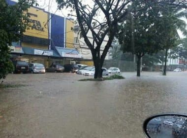 Chuvas deixam trânsito lento e alagam vários pontos em Salvador 