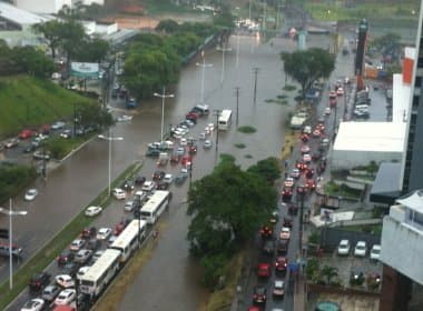 &#039;Não saia de casa ou do trabalho&#039;, recomenda prefeitura devido a fortes chuvas em Salvador