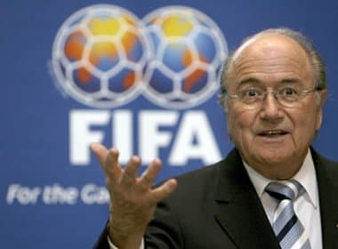 Obras para a Copa batem recorde de atrasos em 40 anos, diz presidente da Fifa