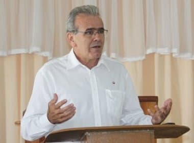 Após pedido do MP, Justiça bloqueia bens de prefeito de Teixeira de Freitas e secretário
