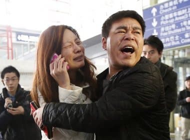 Avião da Malaysia Airlines desaparecido com 239 pessoas caiu no mar, diz Marinha do Vietnã