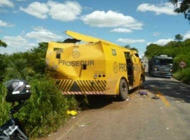 Oito homens interceptam e explodem carro-forte entre Pindobaçu e Saúde