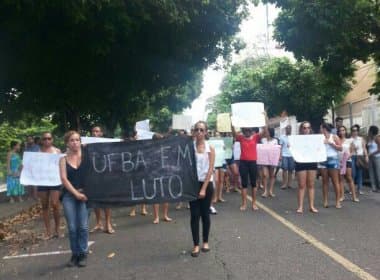 Universitários realizam caminhada em protesto contra assassinato de estudante de Veterinária