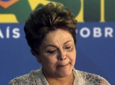 Dilma chora ao lembrar de exilados em cerimônia de concessão do aeroporto do Galeão no Rio
