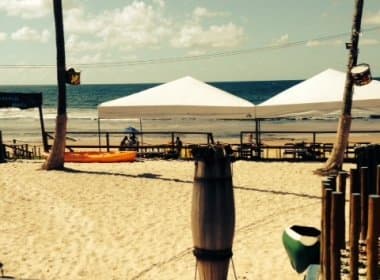 Moradores de Villas do Atlântico reclamam de instalação de quiosques na praia