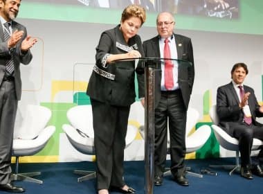 Marco Civil é sancionado por Dilma em conferência mundial sobre internet em São Paulo