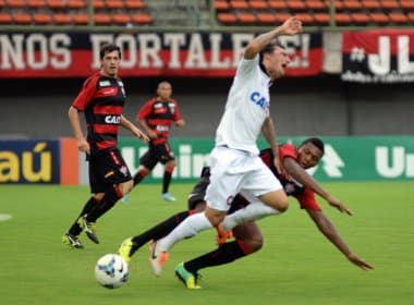 Vitória fica no empate com o Atlético-PR e frustra torcida em Pituaçu