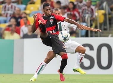 Vitória bate Fluminense e conquista o primeiro triunfo no Brasileirão