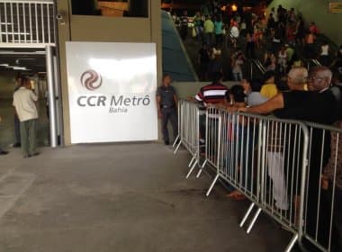 População aguarda primeira viagem no metrô de Salvador