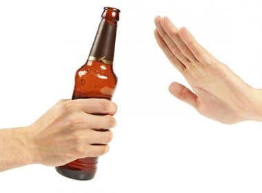 Estudo contraria médicos e diz que ingestão moderada de álcool causa doenças coronárias