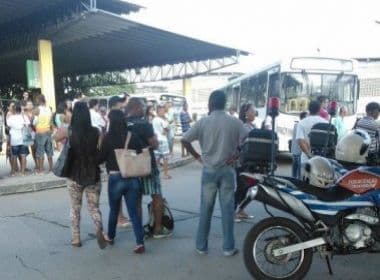 Rodoviários protestam na Estação Pirajá após cobrador de ônibus ficar ferido em assalto