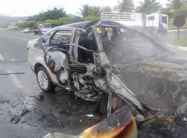Jequié: Carro pega fogo após acidente na BR-116