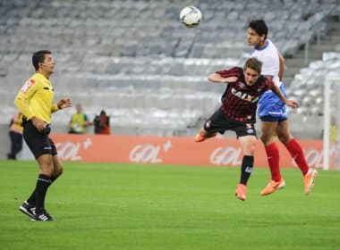Bahia e Atlético-PR ficam no empate sem gols em Curitiba