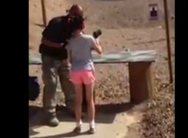 Garota de nove anos mata instrutor em estande de tiros nos EUA