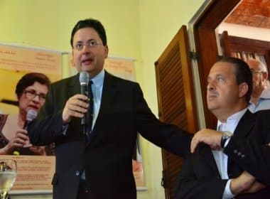 Irmão de Eduardo Campos visita famílias prejudicadas em acidente