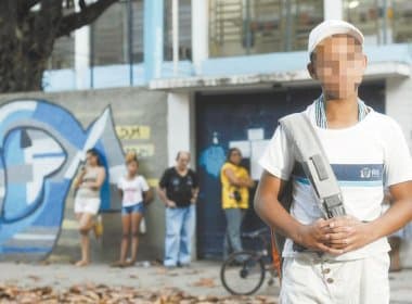 Garoto é impedido de entrar em colégio no Rio de Janeiro por usar guias do candomblé