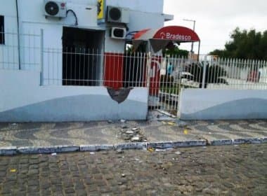 Quadrilha explode dois caixas eletrônicos na madrugada deste domingo em Riachão do Jacuípe