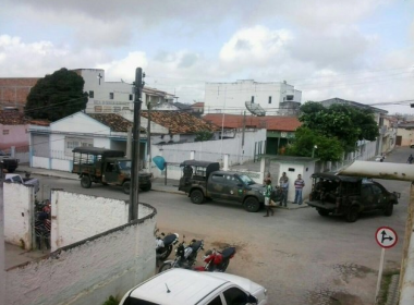 Bandidos levam 20 fuzis do Exército em Serrinha
