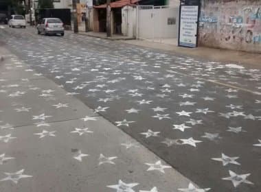 Estrelas do PT são pintadas no asfalto perto de seção eleitoral em Jaguaribe