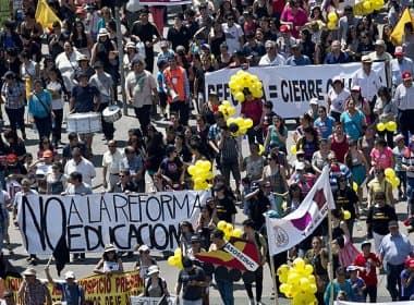 Protesto contra reforma educacional ocupa ruas do Chile com presença de 30 mil pessoas