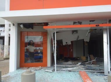 Bandidos explodem agência bancária em Lauro de Freitas