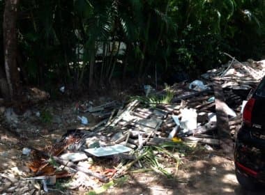 Moradores de condomínio na Praia do Forte denunciam depósito de lixo irregular