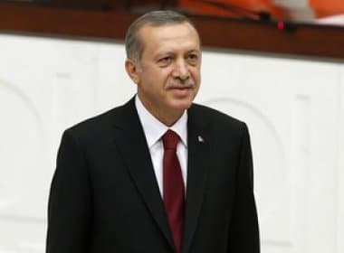 Presidente turco diz que lugar de mulher na sociedade ‘é a maternidade’