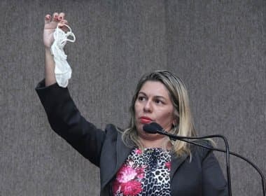 Vereadora discursa sem calcinha em desafio a declaração machista de parlamentar