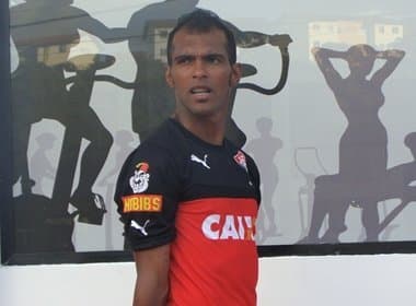  Richarlyson sofre leve entorse no tornozelo e vira dúvida contra o Flamengo