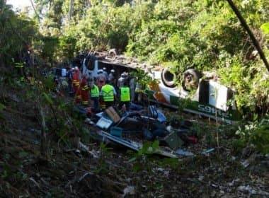 Ao menos 8 morrem e 21 ficam feridos em acidente na BR-101; ônibus saiu de Porto Seguro