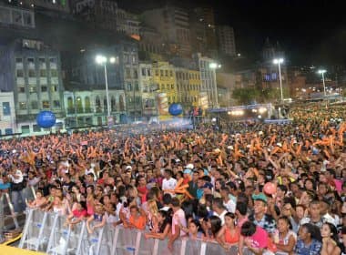 Segunda noite de shows na Praça Cayru tem público estimado em 100 mil pessoas, diz PM