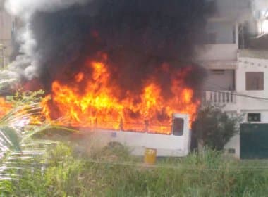 Após incêndio de dois ônibus, rodoviários deixam de circular na Mata Escura