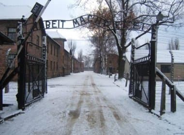 Sobreviventes e representantes internacionais lembram libertação de Auschwitz
