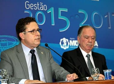 Reeleito, Marco Amigo é empossado presidente do CREA-BA e menciona escândalos na Petrobras