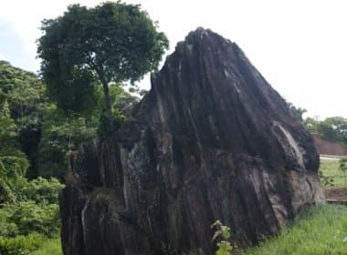 Alvo de intolerância religiosa, Pedra de Xangô pode ser tombada