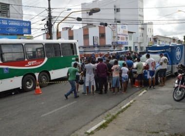 Acidente entre ônibus e motocicleta deixa um morto no centro de Feira de Santana