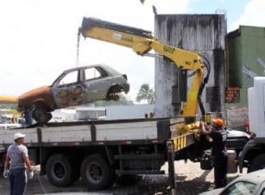 Semop remove sucatas de quatro veículos abandonados em Salvador