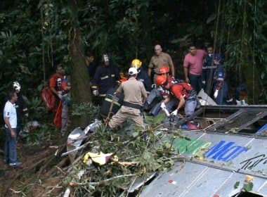 Queda de ônibus mata 49 em Santa Catarina; Acidente é maior tragédia de trânsito do estado
