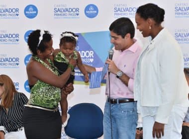 Prefeitura entrega cartões do programa Salvador Primeiro Passo