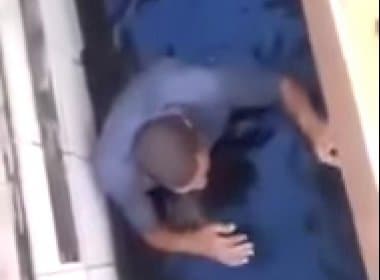 Agentes de empresa de segurança torturam homem em tanque de água