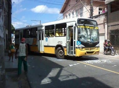 Ônibus é incendiado na Ribeira e deixa feridos