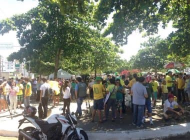 Munícipes do Sudoeste do estado se reúnem em Vitória da Conquista para protesto contra Dilma