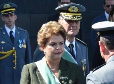 Ao lado de Wagner, Dilma condecora Cunha e Caiado em evento pelo dia do Exército