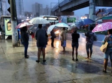 Salvador amanhece com fortes chuvas nesta segunda; Defesa Civil registra 44 ocorrências