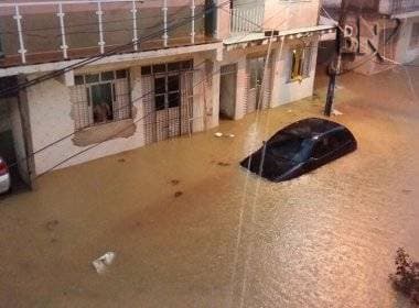 No Lobato, água da chuva invade casas e danifica mobiliário de moradores