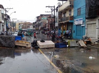 Moradores do Curuzu se manifestam por conta de alagamento na região