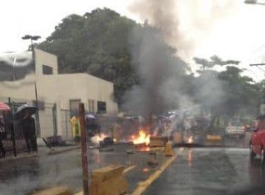 Depois de saída da polícia, manifestantes voltam a protestar perto do Hospital São Rafael