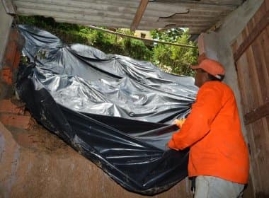 Chuvas provocam deslizamentos em Candeias